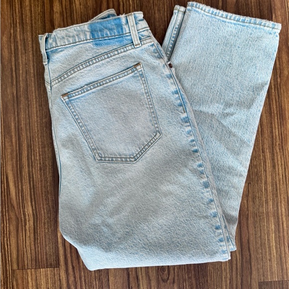 A&F Curve Love Ultra High Rise 90s Straight Jean - Picture 3 of 4